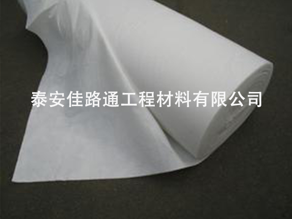 蓄水池防滲膜的性能具體有哪些表現(xiàn)形式？