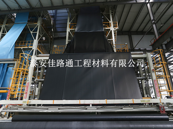 防滲膜廠家為您介紹黑白土工膜之間有哪些區(qū)別？