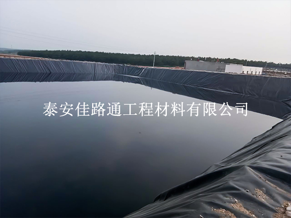 水產(chǎn)養(yǎng)殖防滲膜鋪設(shè)施工該如何進(jìn)行新舊膜的連接？