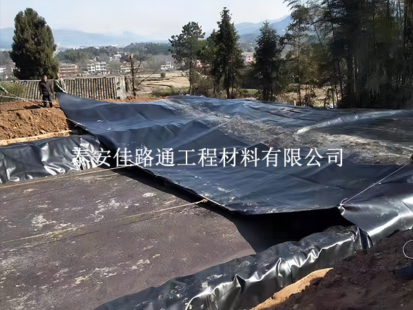 藕池鋪設(shè)防滲土工膜有哪些焊接工序須掌握？
