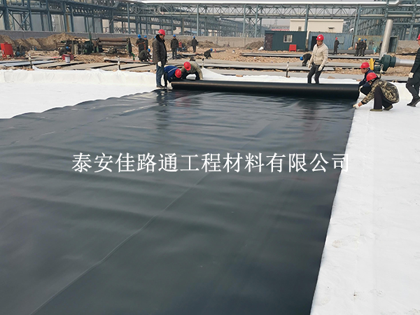 養(yǎng)殖防滲膜破損后該如何進行修補？