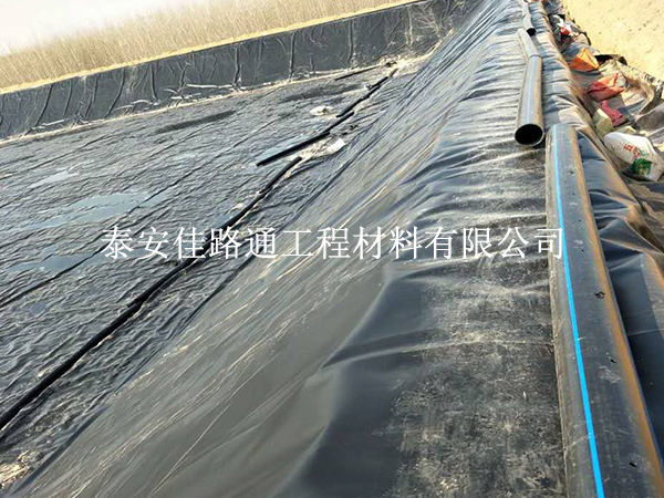 冬季鋪設養(yǎng)殖防滲膜需要專注施工細節(jié) 冬季鋪設養(yǎng)殖防滲膜需要專注施工細節(jié)
