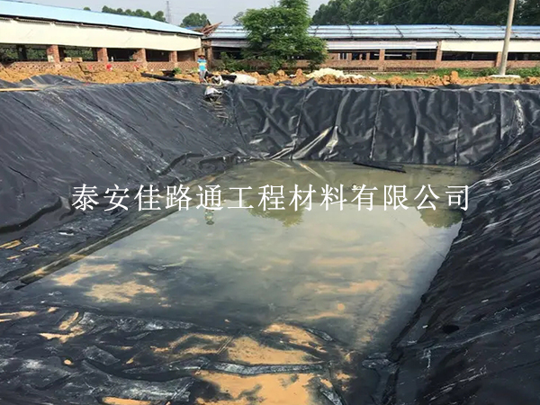 魚塘防滲膜的滲透系數(shù)受哪些因素影響？