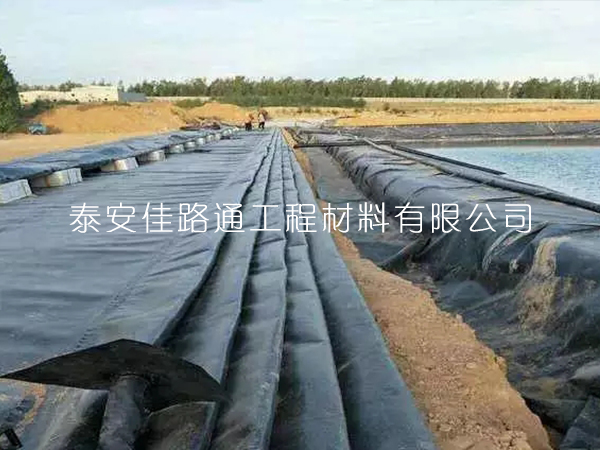 魚塘防滲土工膜鋪裝須專注哪些技術(shù)要求？