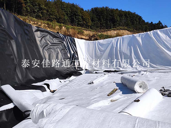 魚塘防滲膜的接縫搭接寬度有哪些要求？