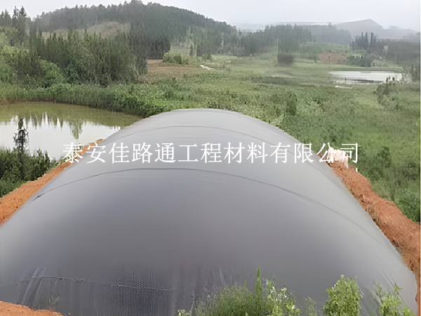 沼氣池防滲土工膜焊接完成后的注意事項(xiàng) 沼氣池防滲土工膜焊接完成后的注意事項(xiàng)