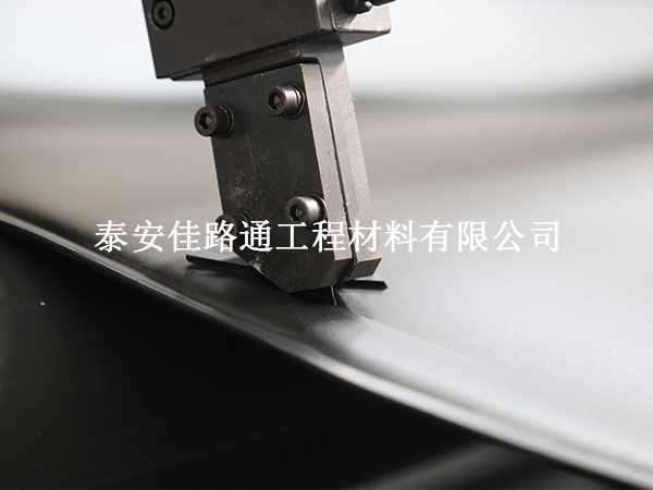 水產(chǎn)養(yǎng)殖防滲膜鋪設(shè)細(xì)節(jié)工藝：精準(zhǔn)高效，守護(hù)水質(zhì)