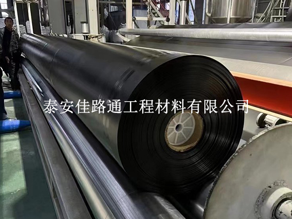 延長水產(chǎn)養(yǎng)殖防滲膜使用壽命：智慧維護(hù)，持久守護(hù)