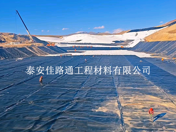 防滲土工膜裁剪不浪費(fèi)！5個(gè)實(shí)用技巧讓施工又快又省