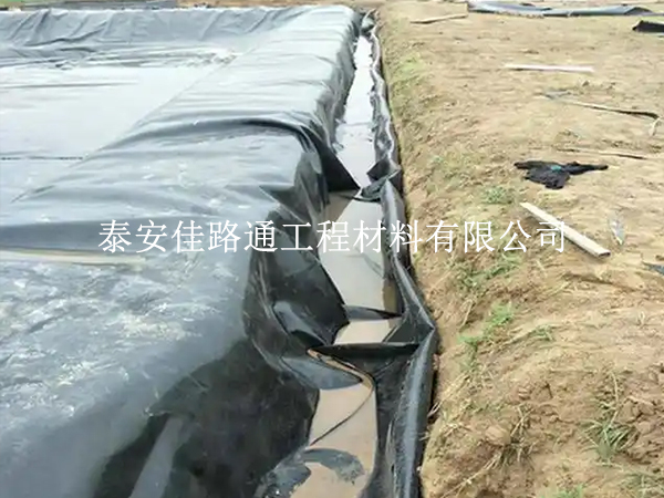 防滲土工膜邊界結(jié)合不滲漏！5 個(gè)技巧讓周邊銜接嚴(yán)絲合縫