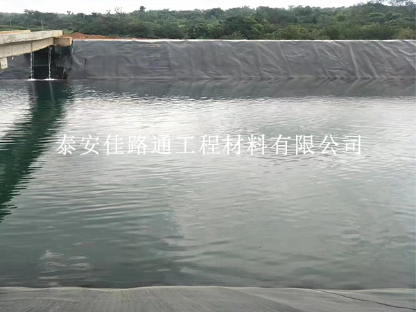 蓄水池防滲膜焊接怎么做到無縫？6 個(gè)技巧讓焊縫滴水不漏   